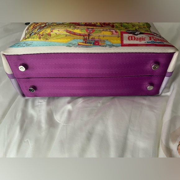 Harvey’s magic kingdom tote - Picture 7 of 12